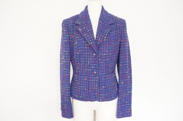 紫×ツイードが知的|ヴェルサーチジーンズクチュールのジャケットを買取しました