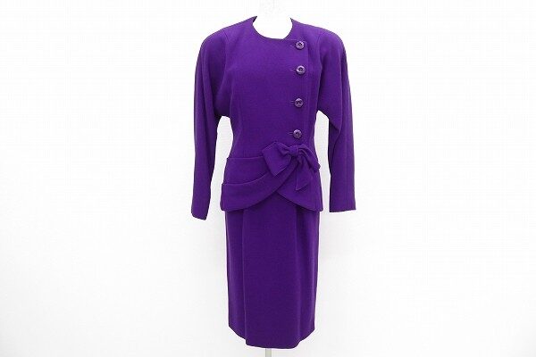 落ち着き感じる紫｜ジュンアシダのスカートスーツを買取しました