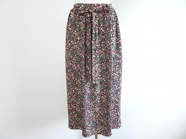 マルチカラーの花柄スカートを買取！インゲボルグ
