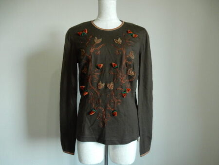 伊太利屋のタグ付き新品同様の刺繡カットソーを買取させて頂きました