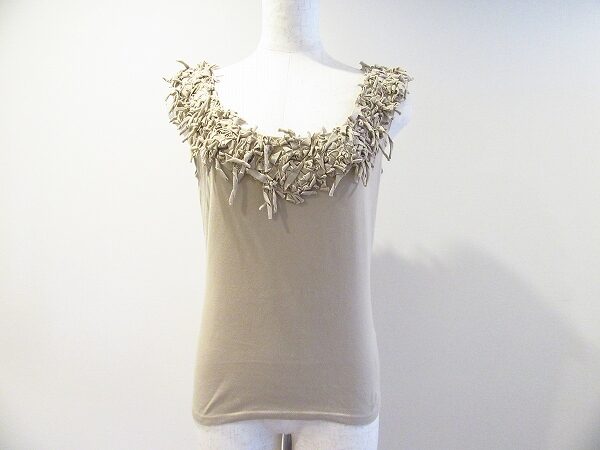 シンプルなのに存在感を感じる|フォクシーのカットソーを買取しました