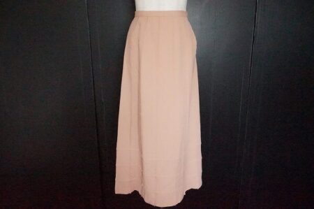 華やか過ぎないピンクが素敵｜シビラのスカートを買取しました
