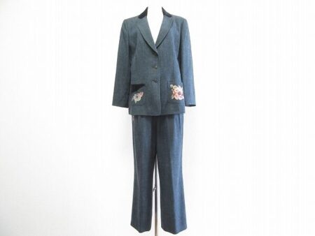 花ワッペンが可愛い｜インポートロッサのパンツスーツを買取しました