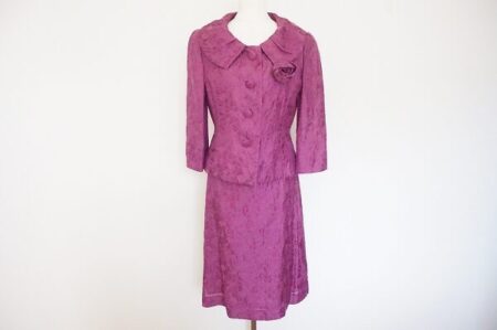 鮮やかな紫が上品｜ユキトリイのスカートスーツを買取しました