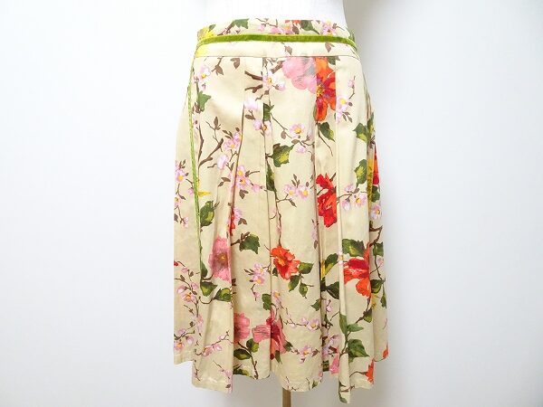 お花畑のようなにぎやかさが上品|ケンゾーのプリーツスカートを買取しました