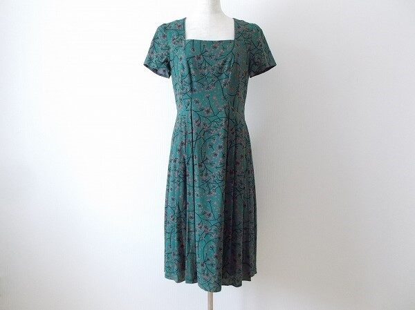 裾のプリーツで可愛らしく｜ホコモモラのワンピースを買取しました