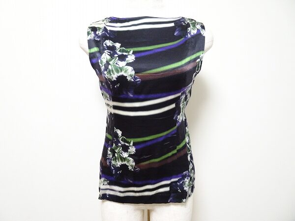 クールな雰囲気に見とれる｜ミスアシダのブラウスを買取しました