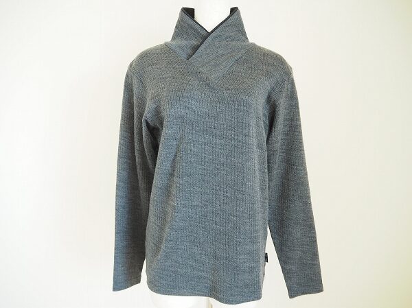 スタンドカラーでカッコいい印象に｜ソウソウのセーターを買取しました