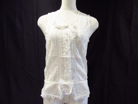 贅沢なフリル使いがピンクハウスらしい！ブラウスを買取しました