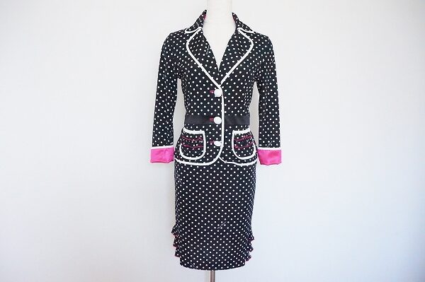 愛らしい雰囲気に包まれる|レジーナロマンティコのセットアップをお買取