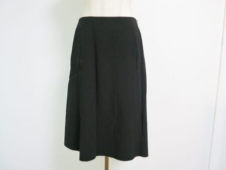 正統デザインが嬉しい｜フォクシーのスカートを買取しました