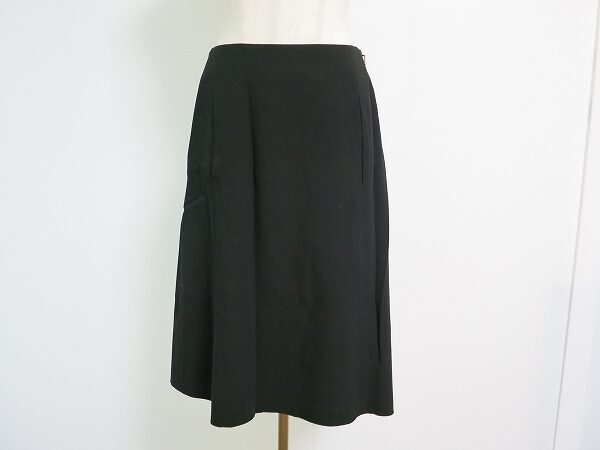 正統デザインが嬉しい｜フォクシーのスカートを買取しました