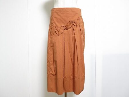 明るくもスッキリ着られる｜マルニのスカートを買取しました