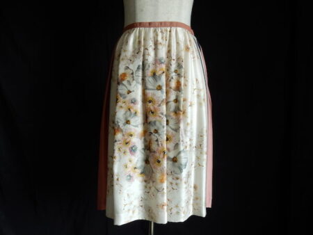 しっとりとした雰囲気漂う｜エポカのスカートを買取しました