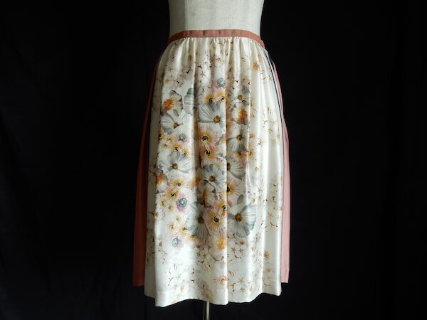しっとりとした雰囲気漂う｜エポカのスカートを買取しました
