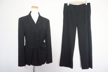 品の良さを演出できるブランド マックスマーラのパンツスーツを買取しました