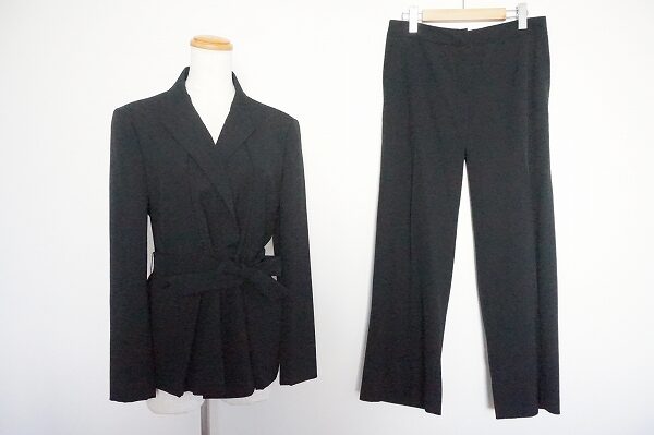 品の良さを演出できるブランド マックスマーラのパンツスーツを買取しました