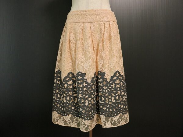 レースが上品なユキトリイのスカートを買取しました