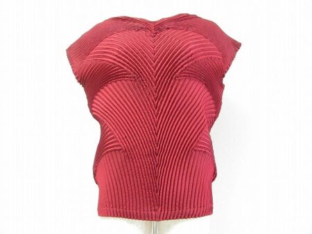 独特なデザインで存在感アップ｜イッセイミヤケのカットソーを買取しました