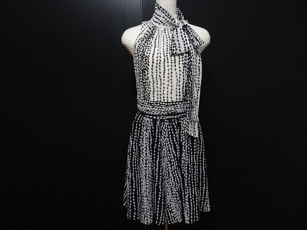 エレガントなデザインが素敵｜アルマーニ エクスチェンジのワンピースを買取しました