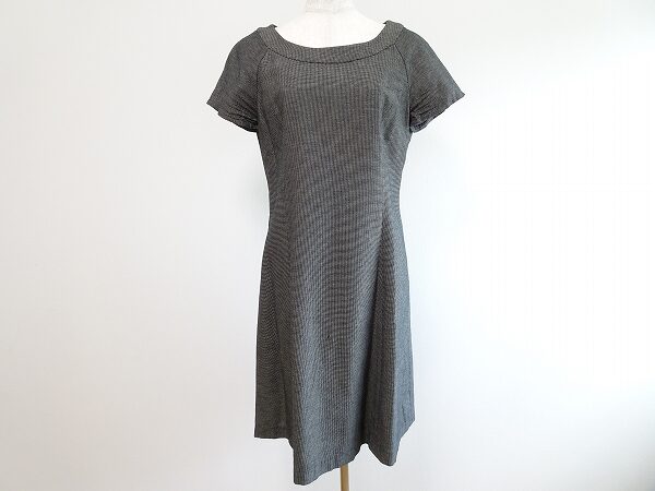 タイトなシルエットが上品｜ホコモモラのワンピースを買取しました