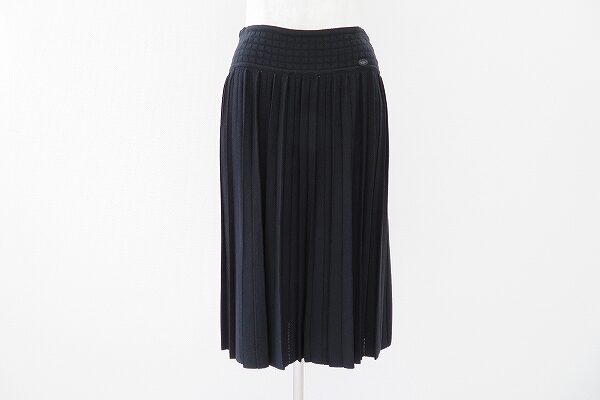 使用感も査定に考慮！シャネルのスカートを買取いたしました