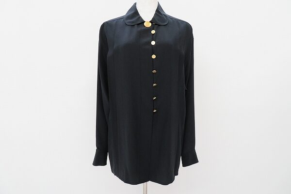 黒×金ボタンの組み合わせがグレート！シャネルのブラウスを買取しました