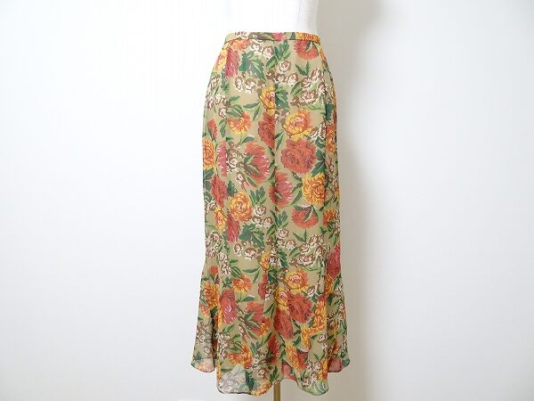絵画のような華やかさが素敵｜ユキトリイのスカートを買取しました