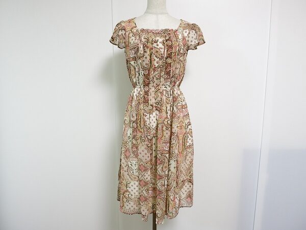 柔らかくも品のあるペイズリー柄｜アナイのワンピースを買取しました