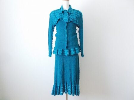 華やかさを感じるブルー｜ミーイッセイミヤケ のセットアップを買取しました