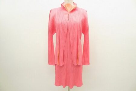 高級ピンクが色っぽい｜プリーツプリーズのアンサンブルを買取しました
