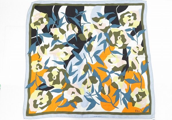 物足りない時のアクセントにも最適｜クリスチャンディオールのスカーフを買取しました