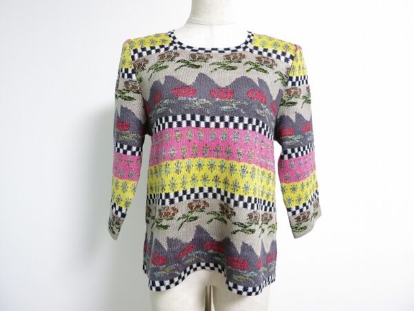 にぎやか過ぎる花柄が眩しい|斉藤都世子のニットを買取しました