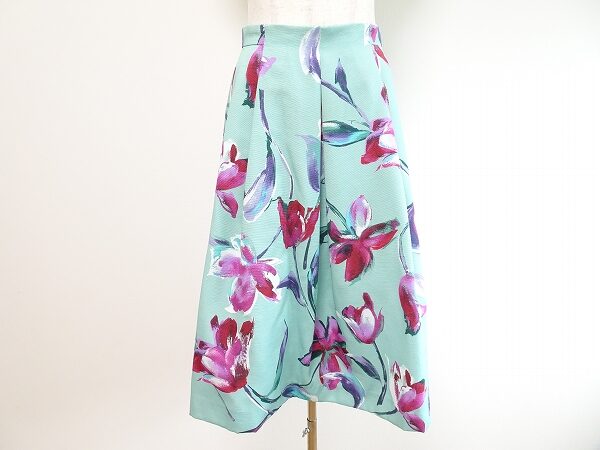 華やかさならお任せ｜アナイのスカートを出張買取ご利用のお客様より買取しました