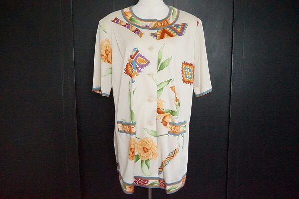 クリーム×花柄の優しい感じが好印象に｜レオナールのカーディガンを買取しました