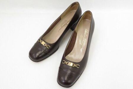 スマートなデザインが魅力的なサルヴァトーレ フェラガモのパンプスを買取しました