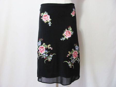 華やかと落ち着き両方が叶う｜ヴィヴィアンタムのスカートを買取しました