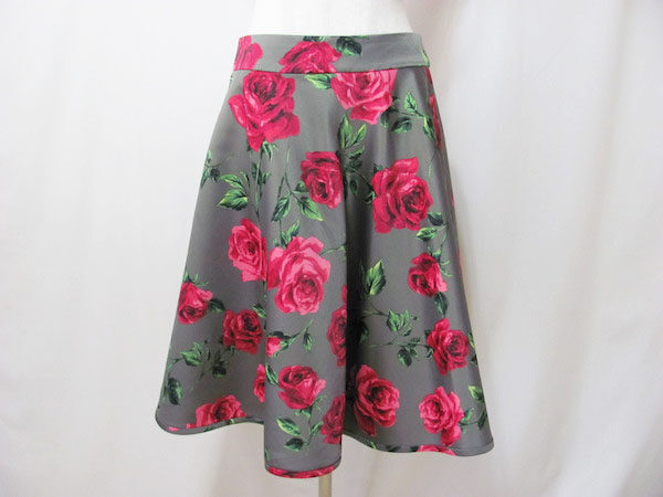 存在感を解き放つバラ柄が素敵なエムズグレイシーのスカートを買取しました