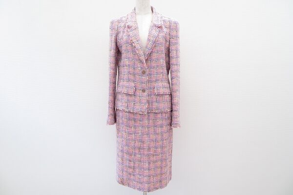 シャネルの王道｜ツイードのスカートスーツを出張買取にて買取しました