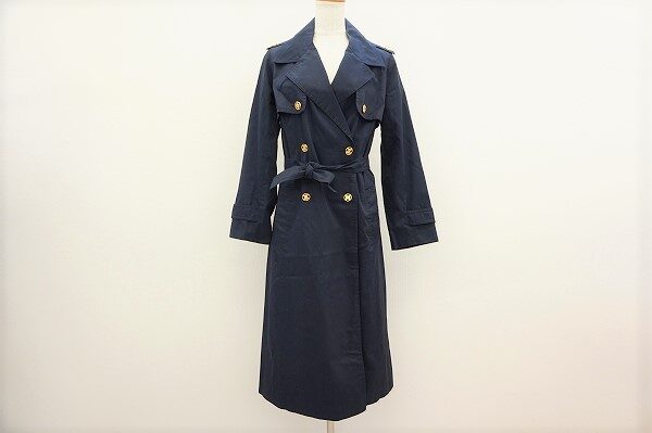 金ボタンが眩しい！セリーヌのトレンチコートを買取しました