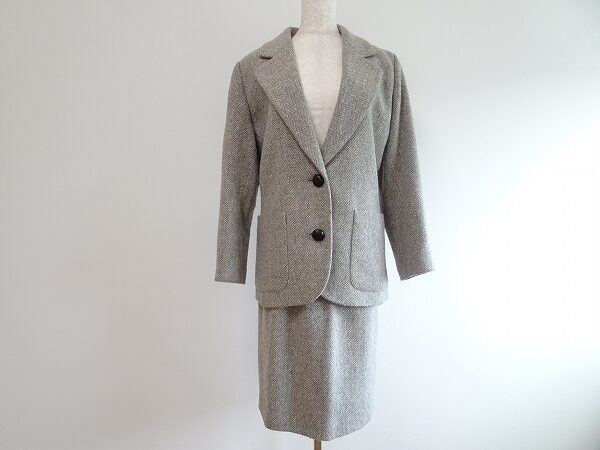 麗しげな雰囲気漂う|ジバンシィのセットアップを買取しました