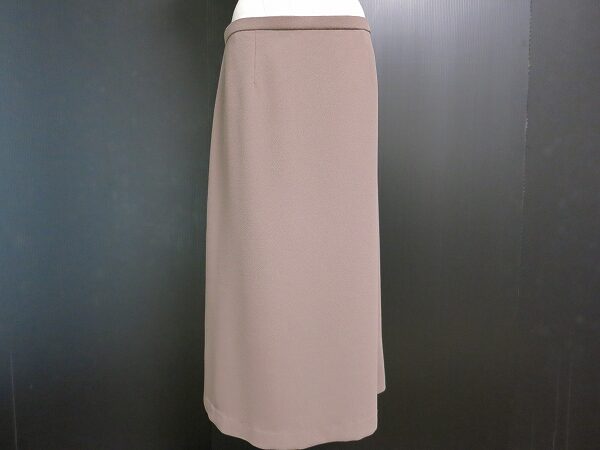 程よく明るく使いやすい|三年坂のスカートを買取しました