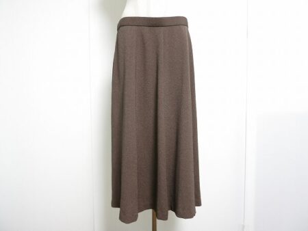 小意気なブラウンが輝かしく映る｜三年坂のスカートを買取しました