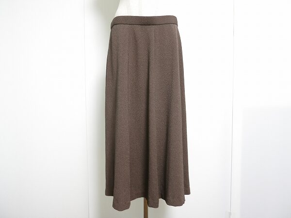 小意気なブラウンが輝かしく映る|三年坂のスカートを買取しました