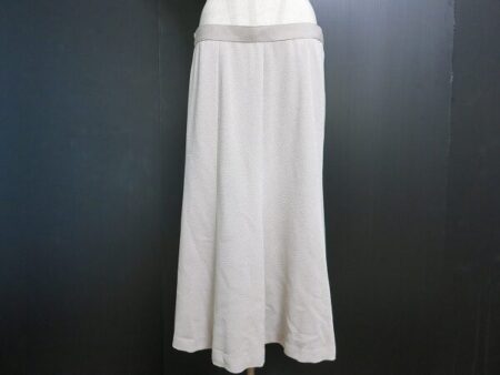 穏やかな印象にもなる｜三年坂のスカートを買取しました