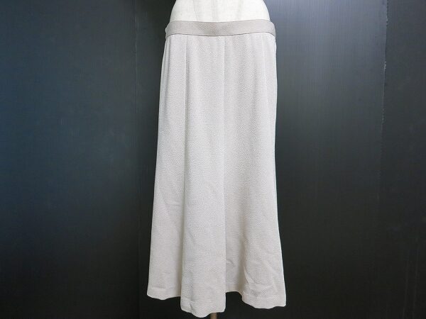 穏やかな印象にもなる|三年坂のスカートを買取しました