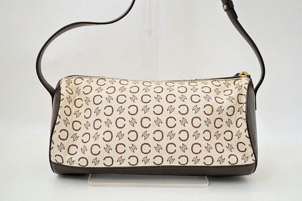 小柄なマカダム柄が可愛い！セリーヌのショルダーバッグを買取しました