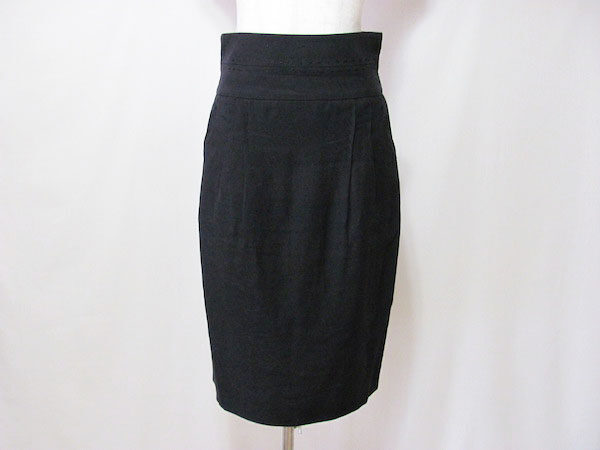 ボディラインをの美しさを引き出す｜アルマーニ コレッツォーニのスカートを買取しました