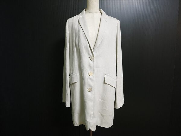 生成りで使いやすい！エトロのコートを買取しました