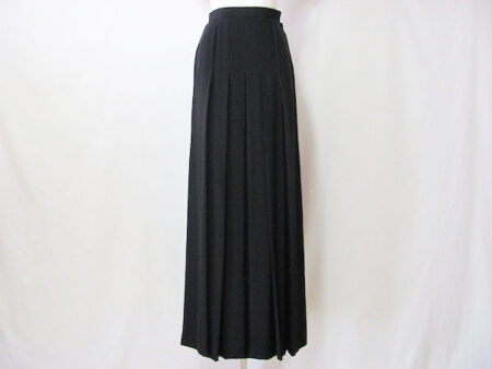足元をおしゃれに決めるなら！クリスチャンディオールのロングスカートを買取しました